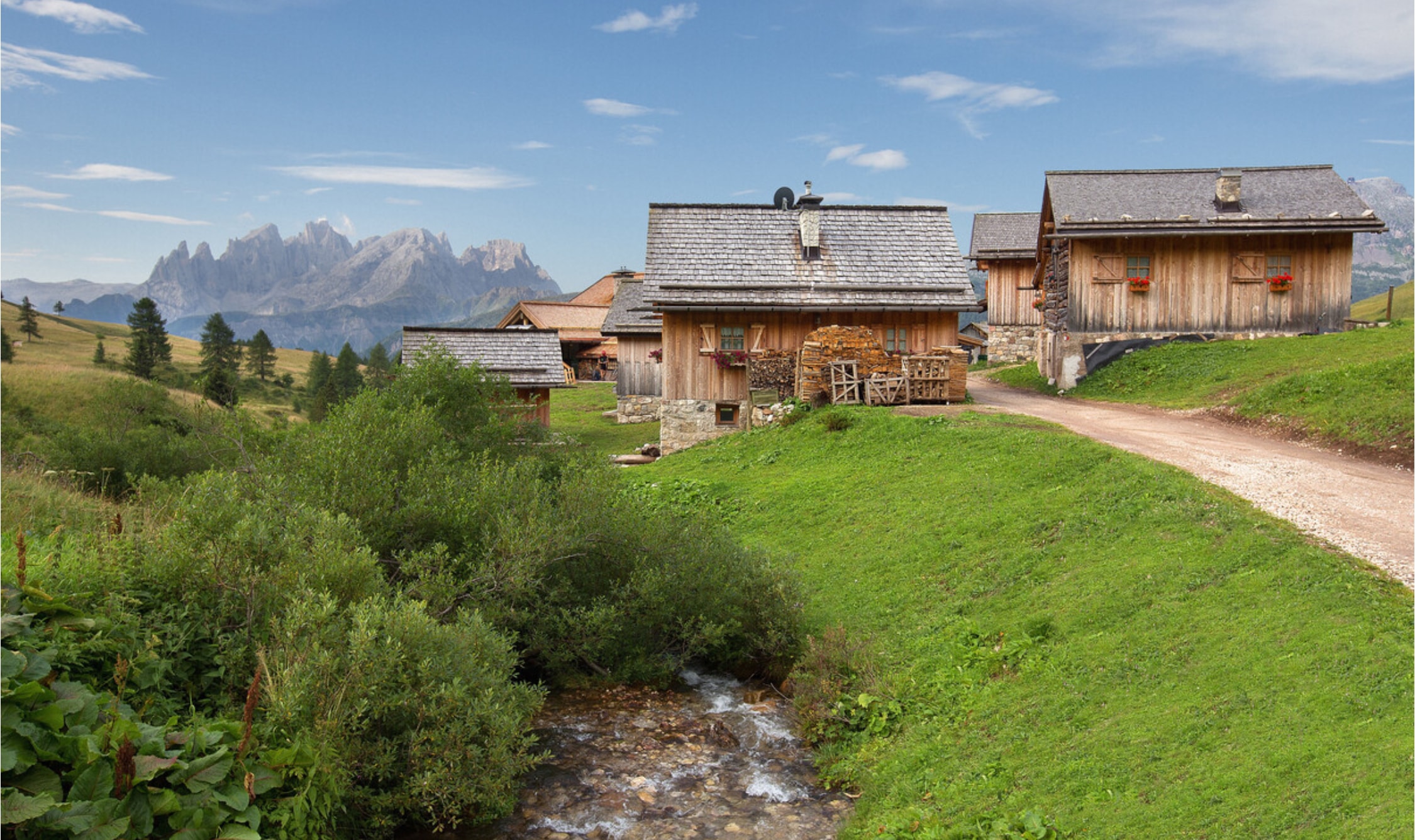 rifugio fuchiade-gruppo-monzoni-costabella​-w